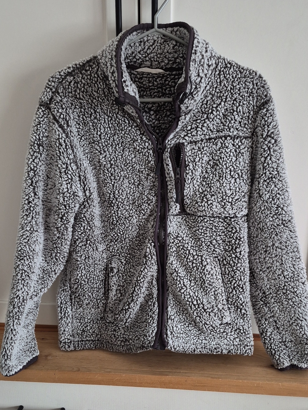 💙 Cozy Plush Full-Zip Sherpa Jacket in Light Gray with Dark Trim